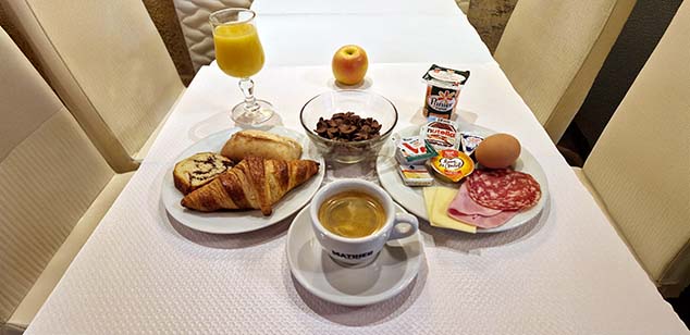 Petit-déjeuner à l'Hôtel Mont-Blanc à Paris – services hôtel Paris