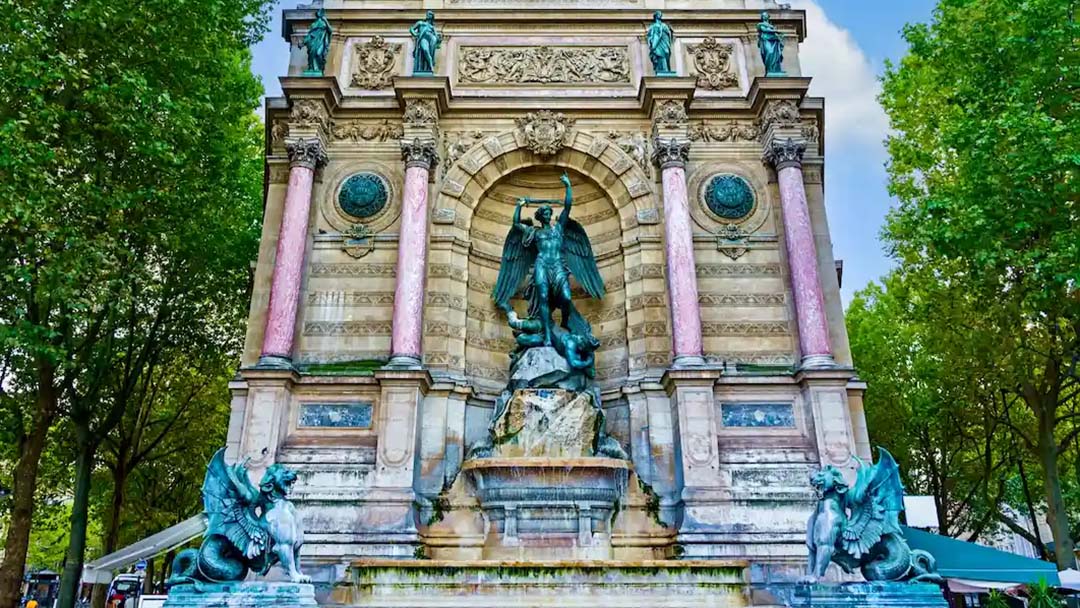 Fontaine-Saint-Michel_paris_quartier_latin